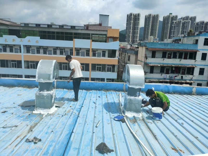 西工钢结构屋面涂料维修方法